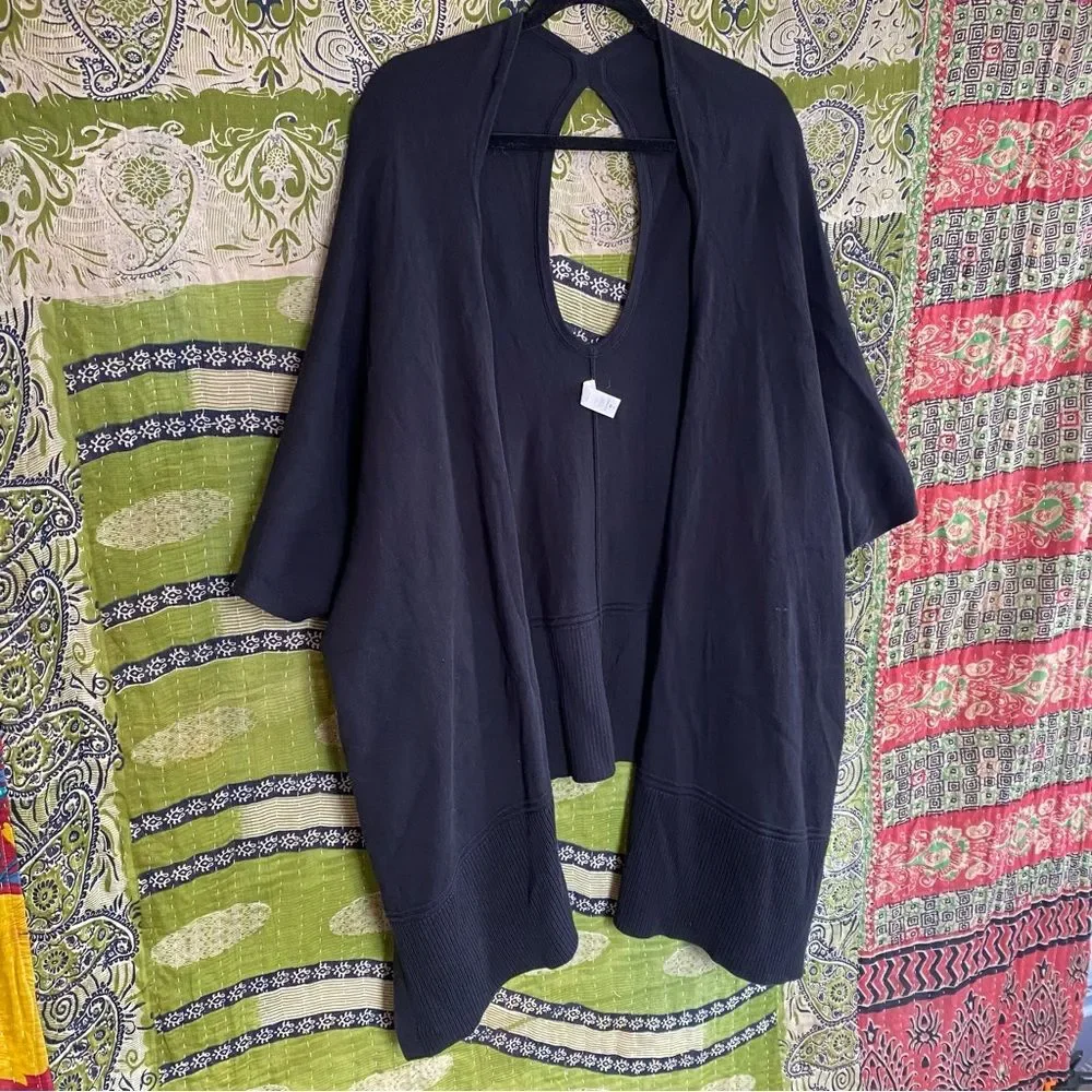 Lululemon Black Key to Warmth Short Sleeved Wrap One Size Fits All